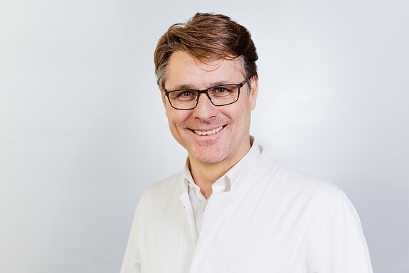 Portraitaufnahme Dr. med. Michael Uebach