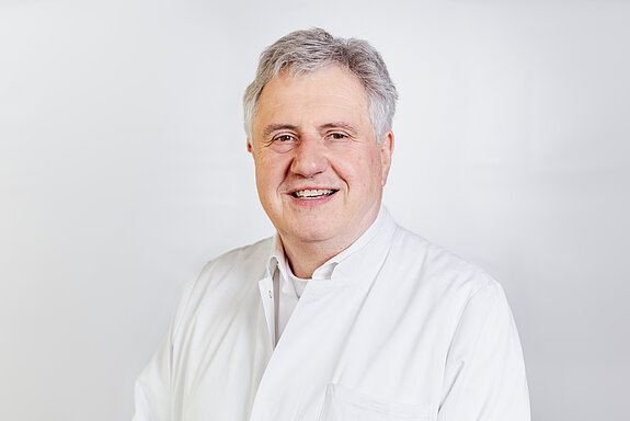 Portraitaufnahme Dr. med. Dieter Pöhlau